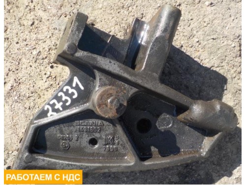 Кронштейн переднего бампера правый