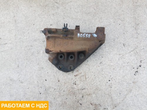 Кронштейн переднего бампера правый