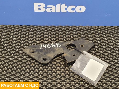 Кронштейн патрубков отопителя