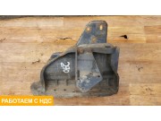 Кронштейн крепления передней рессоры левый