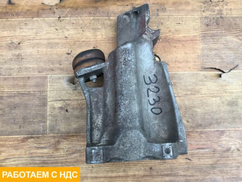 Кронштейн крепления торсиона левый