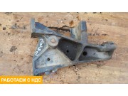 Кронштейн усилителя переднего бампера правый